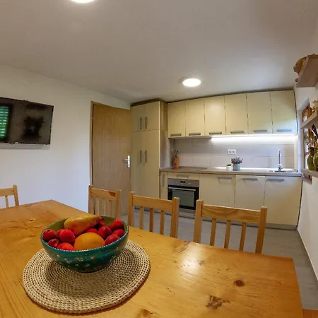 Andy's With Hottub & Sauna * Podbocje