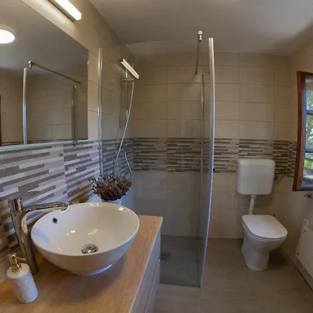 Andy's With Hottub & Sauna Semesterbostad Podbocje