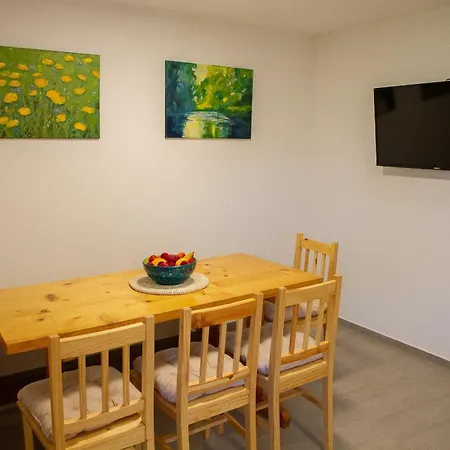 Semesterbostad Andy's With Hottub & Sauna Podbocje