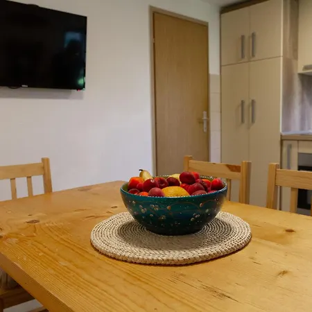 Andy's With Hottub & Sauna Semesterbostad Podbocje