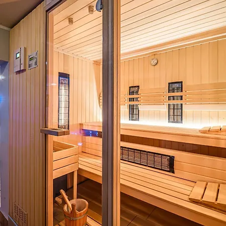 Andy's With Hottub & Sauna Holiday home *