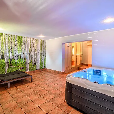 Andy's With Hottub & Sauna Holiday home Podbocje