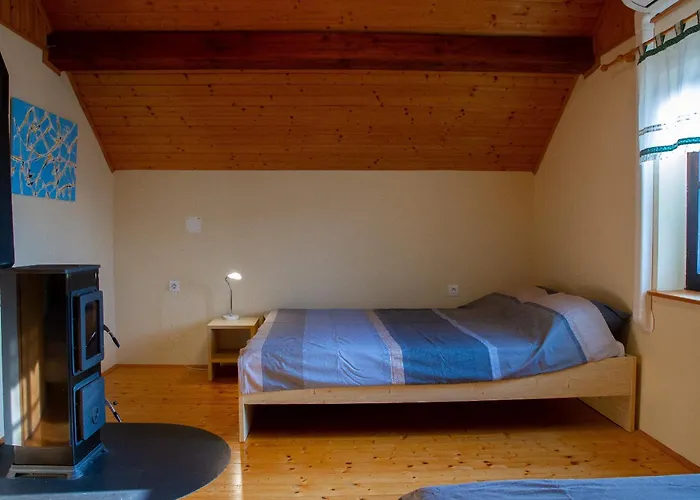 別荘 Andy's With Hottub & Sauna Podbocje