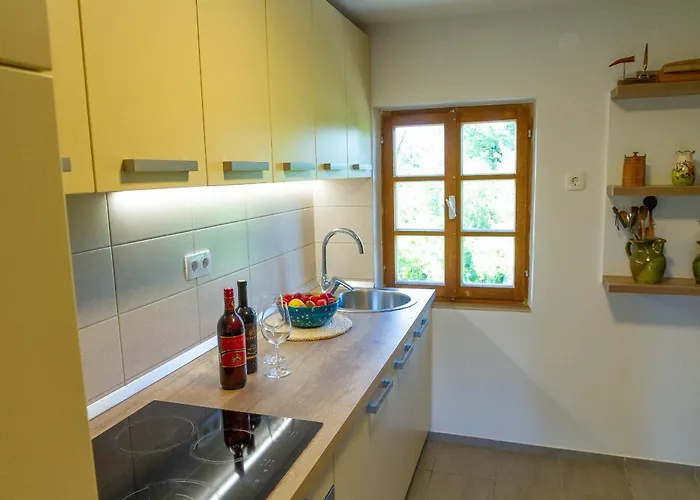 Andy's With Hottub & Sauna 別荘 Podbocje