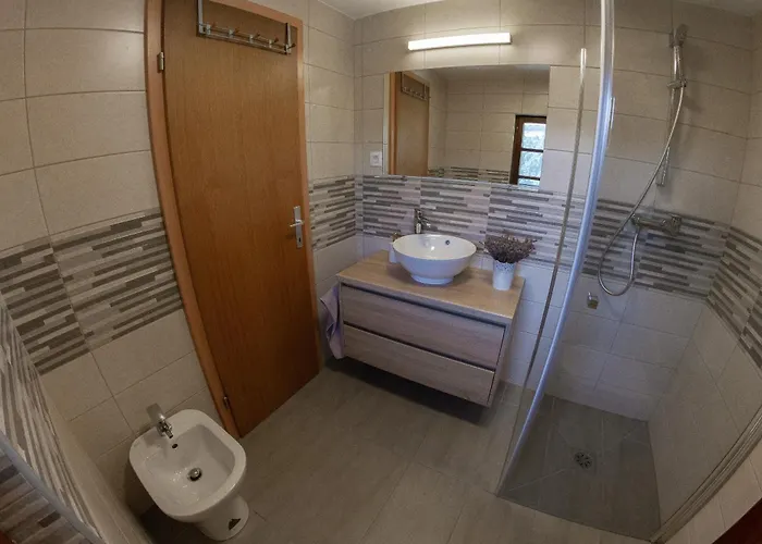 別荘 Andy's With Hottub & Sauna Podbocje