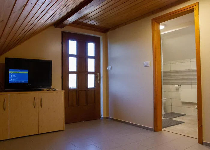 Andy's With Hottub & Sauna 別荘 Podbocje